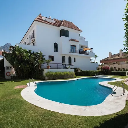 Oasis Lomas Del Club