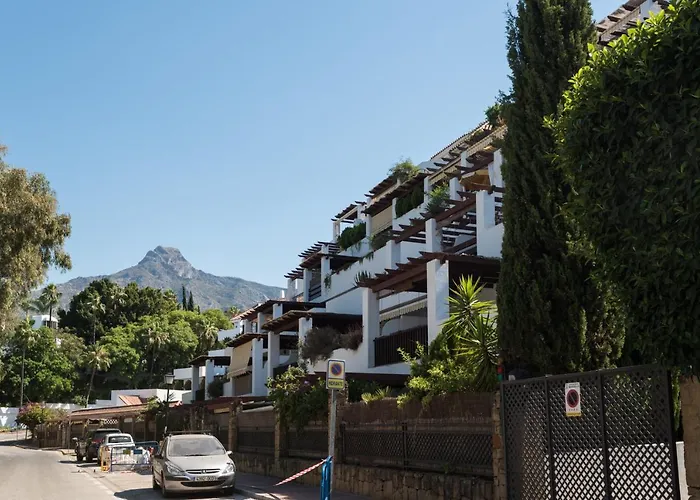 Oasis Lomas Del Club * Marbella