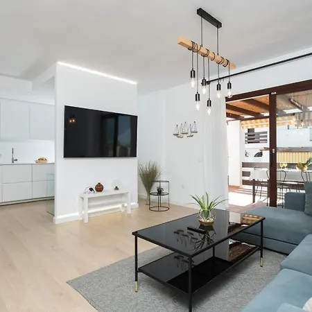 Oasis Lomas Del Club