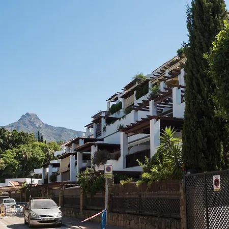 Oasis Lomas Del Club * Marbella